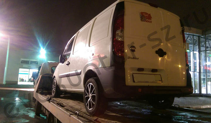 Ночная эвакуация фургона